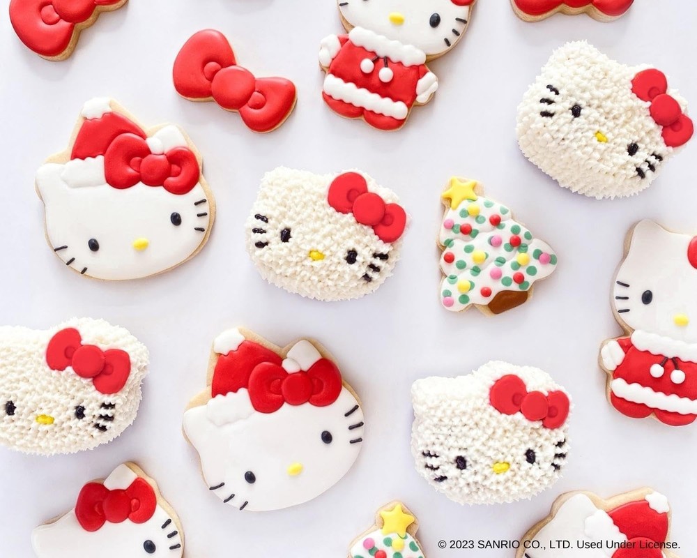 Handstand Kitchen Hello Kitty Ultimate Holiday Baking Set, Red & Green