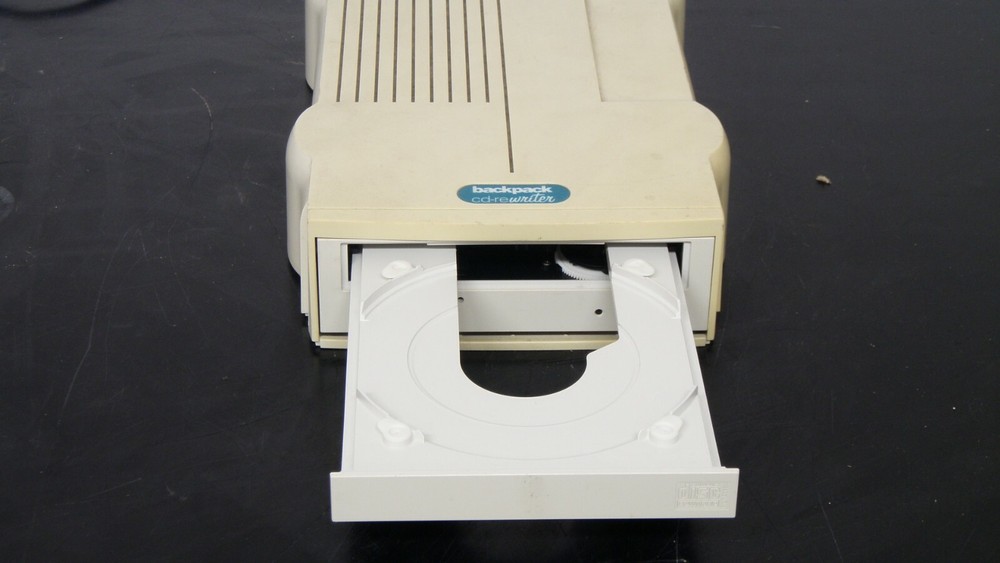 Micro Solutions BackPack CD-Rewriter Model 195200