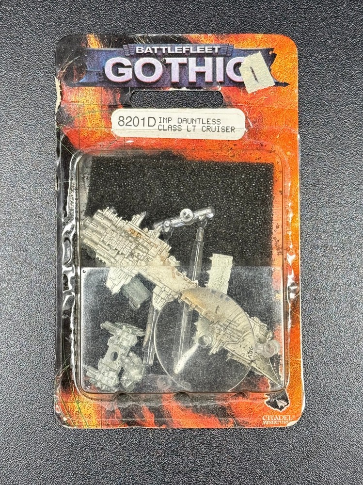 Battlefleet Gothic Imperial Dauntless Class Light Cruiser OOP
