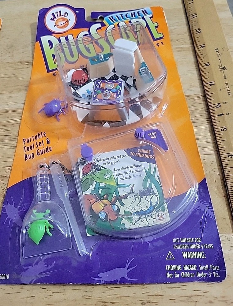Wild Planet Kitchen  Bugscape Bug Hangout Portable Tool Set & Bug Guide 1995