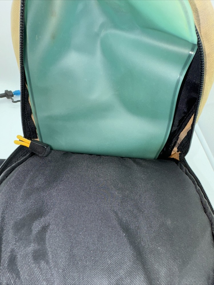 Camelbak Lobo Black Tan Hydration Pack W/ Bladder And Cleaning Brush Kit