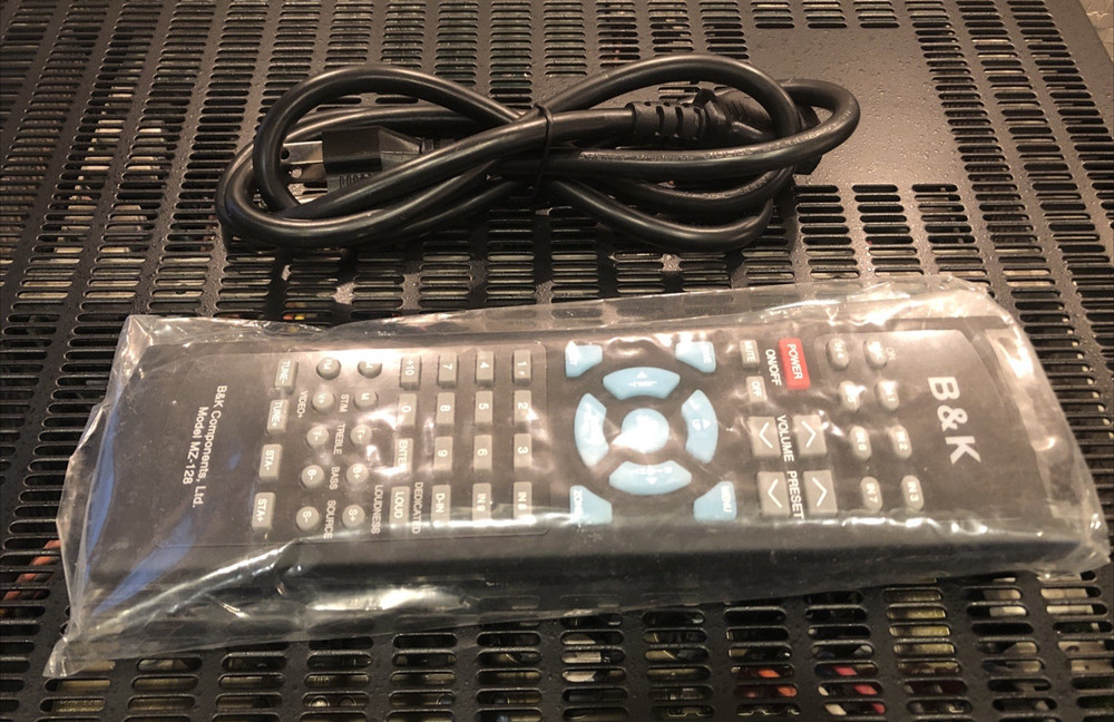 B&K Components AVR505 A / V Receiver SR10.1 B&K Remote Control Bundle