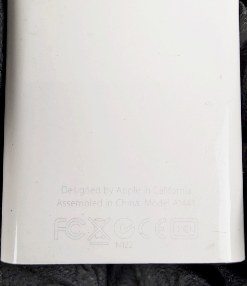 AUTHENTIC Apple Lightning to SD Card Camera Reader A1441