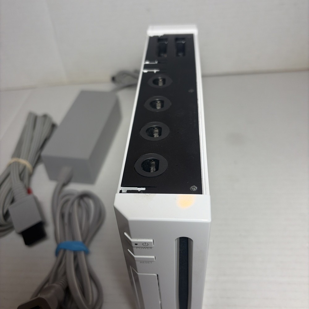 Nintendo Wii Video Game Console Working With Cables, 1 Controller. Read