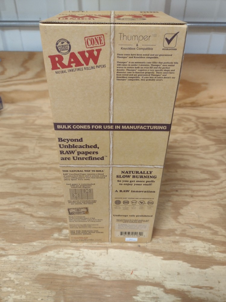RAW Cones Classic 1 1/4 Size - 900 count - Pre Rolled Cones - BULK