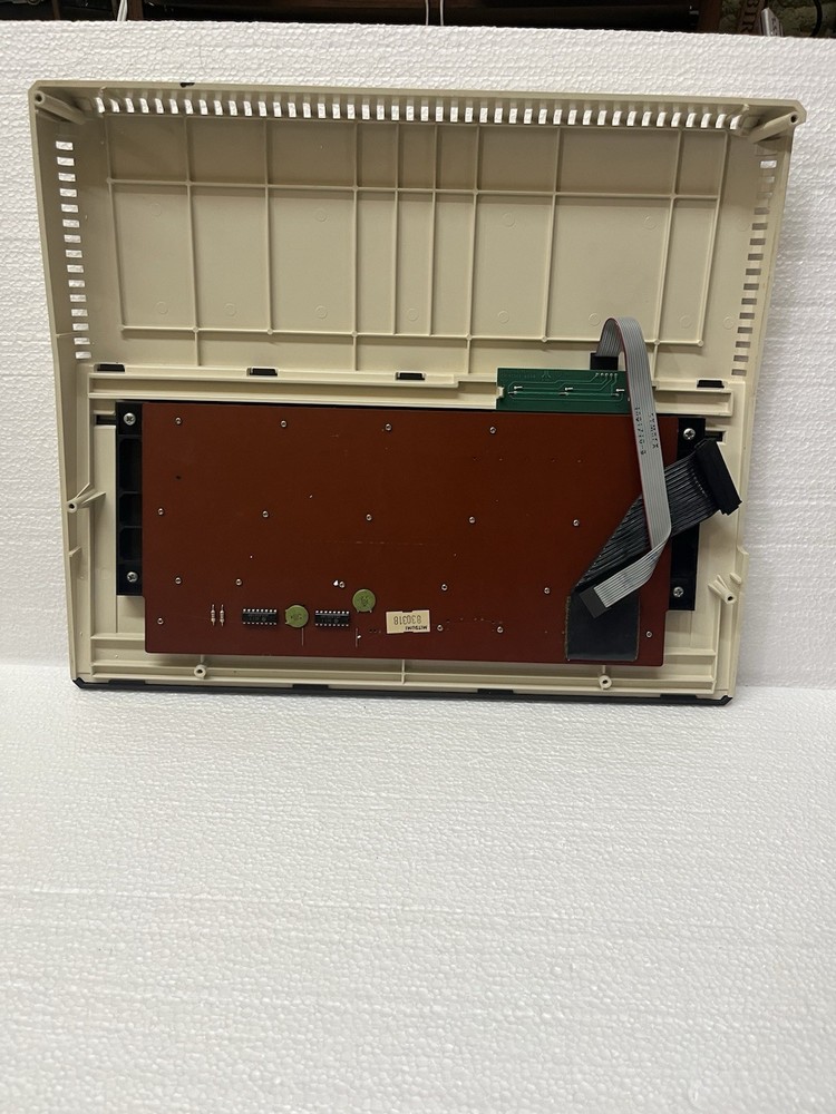 Atari 1200 Xl Top Half With Keyboard Missing Q As Is