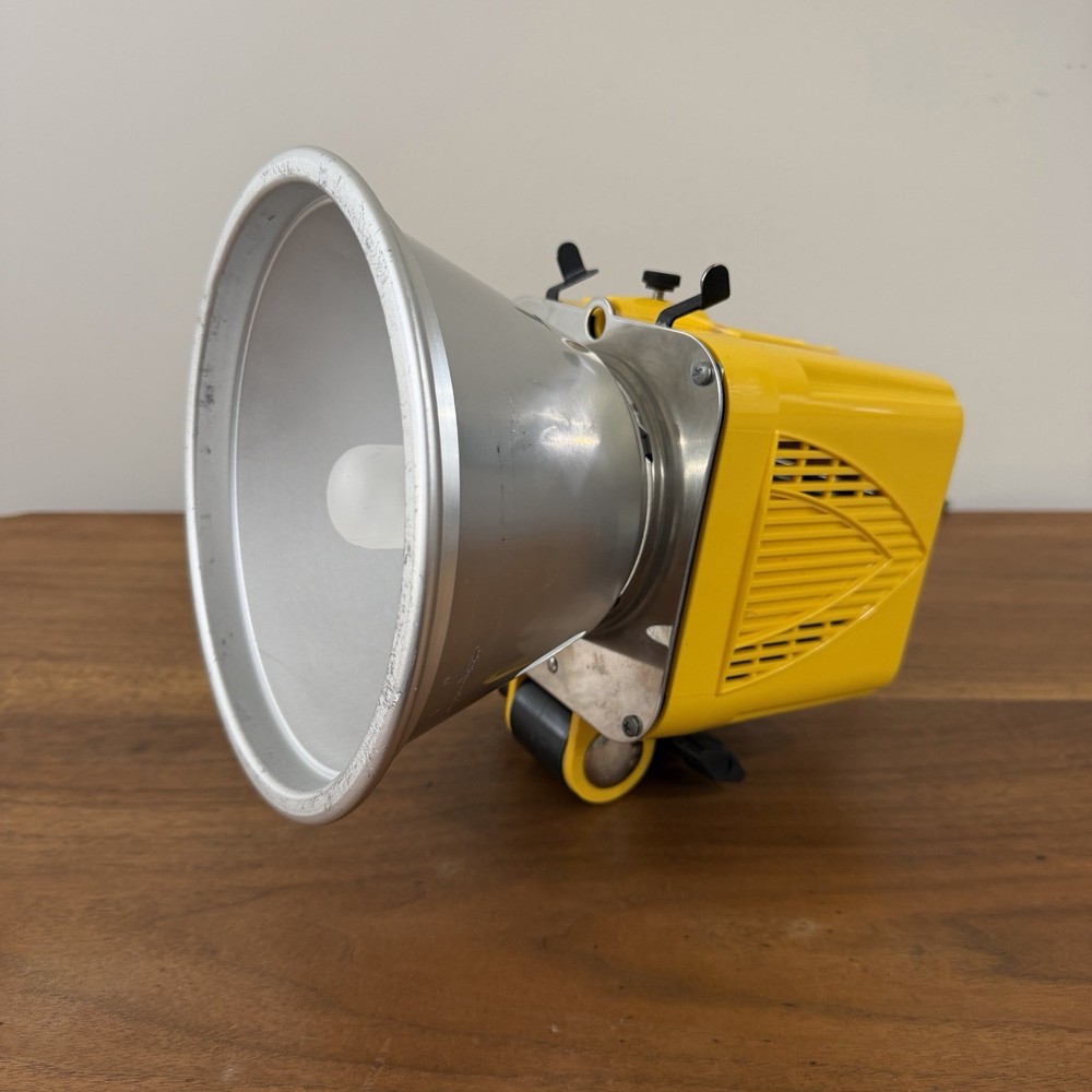 Alien Bees B800 STUDIO Light 320WS Studio Flash MONOLIGHT, Reflector, Carrier