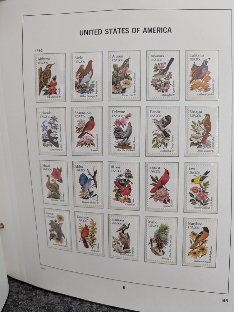 US - DAVO LUXE - GENTLY USED - US - VOLUME I + II + III HINGELESS STAMP ALBUMS