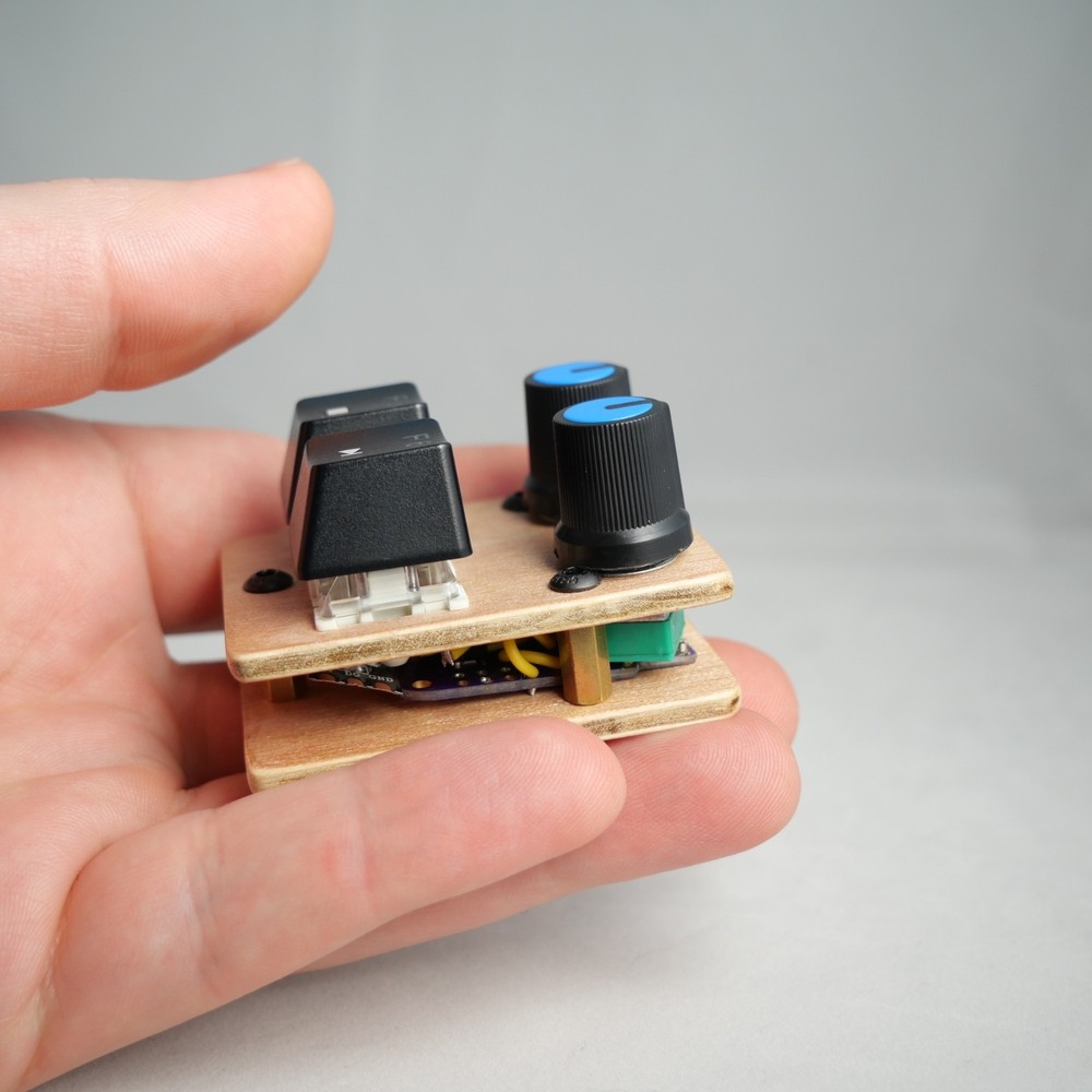 madMidiMini Compact Midi Controller with 2 Note Buttons 2 Potentiometers and LED