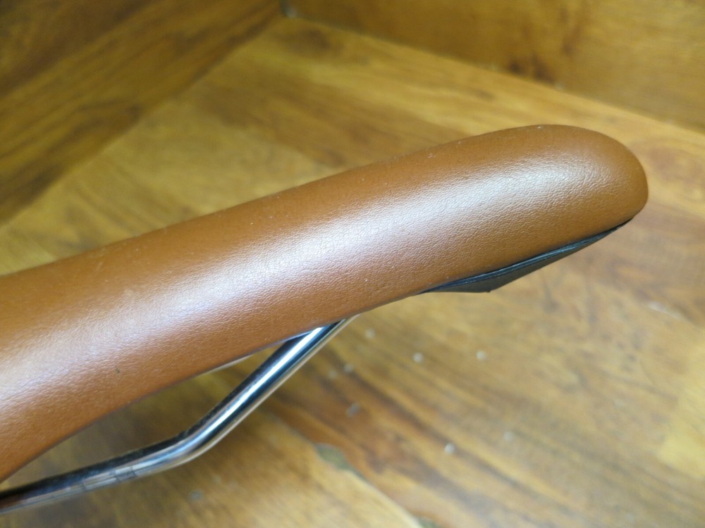 CHIFA LIGHT BROWN BRASS RIVETED SADDLE