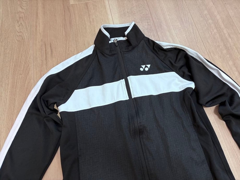 YONEX zip up jersey black/white size M