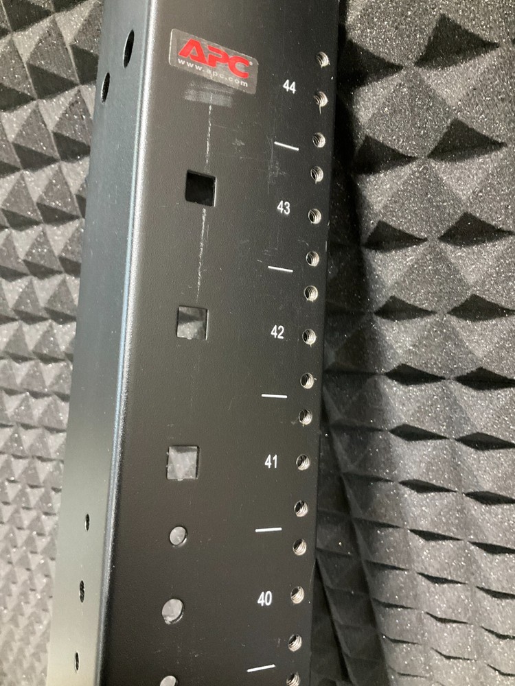 APC NetShelter 4 Post Open Frame Rack 44U AR204A ✅❤️️✅❤️️ OPEN BOX ✅❤️️✅❤️️