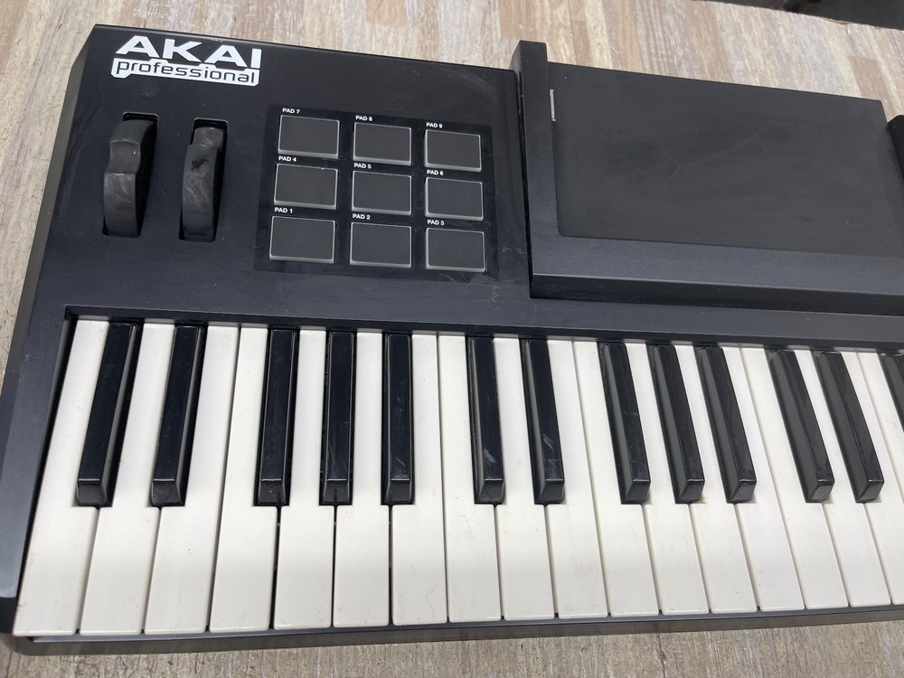 Akai Synthstation 49 Midi Keyboard Controller for iPad EUC
