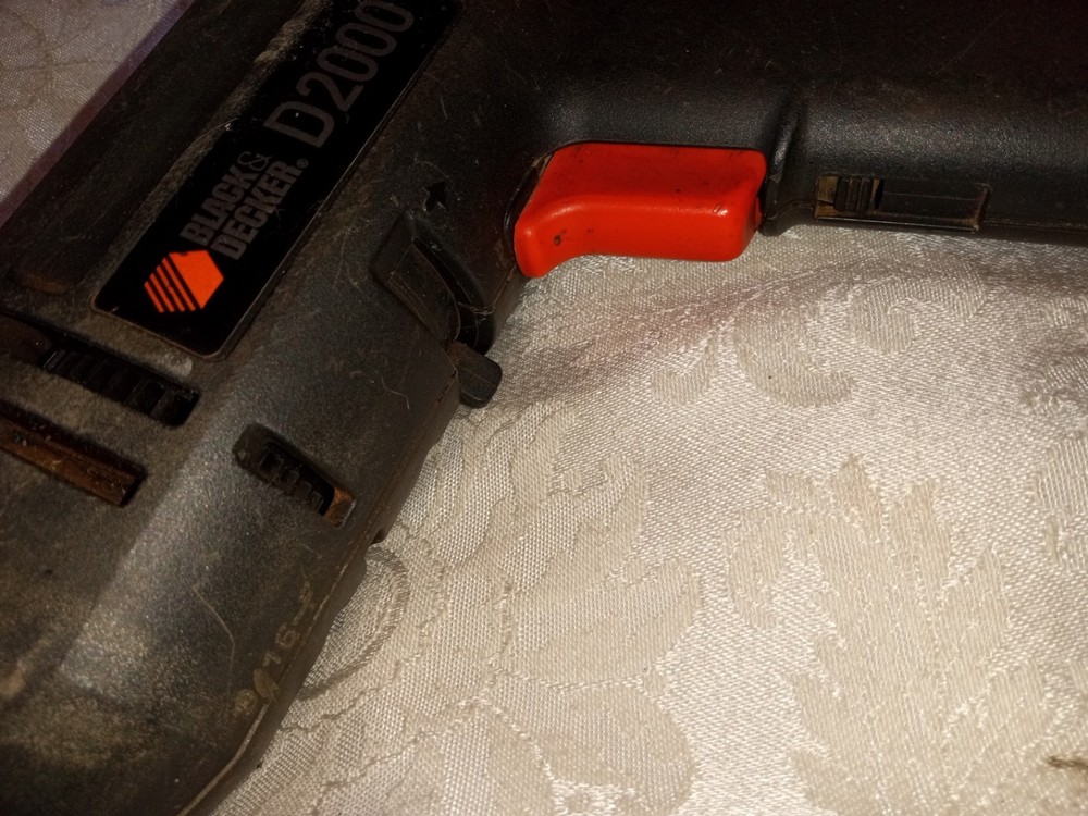 Black & Decker D2000 Model 7157 Corded Keyless Chuck 3/8" Drill