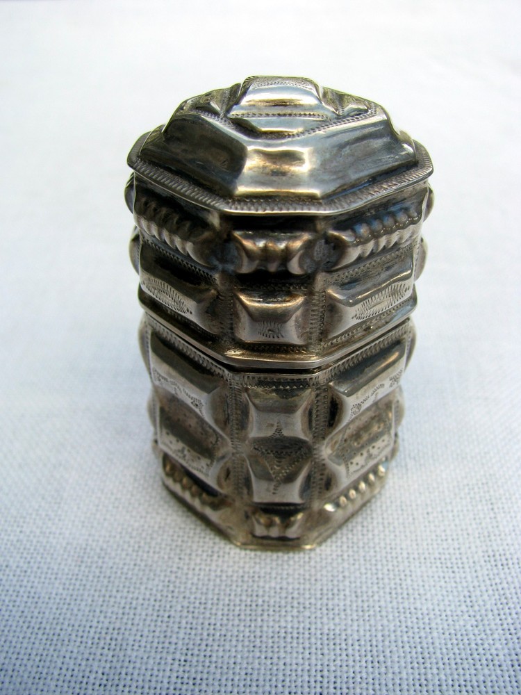 FINE SNUFF BOX / MATCH SAFE / KNICK KNACK / PEPPERMINT VICTORIAN 1899 SILVER BOX
