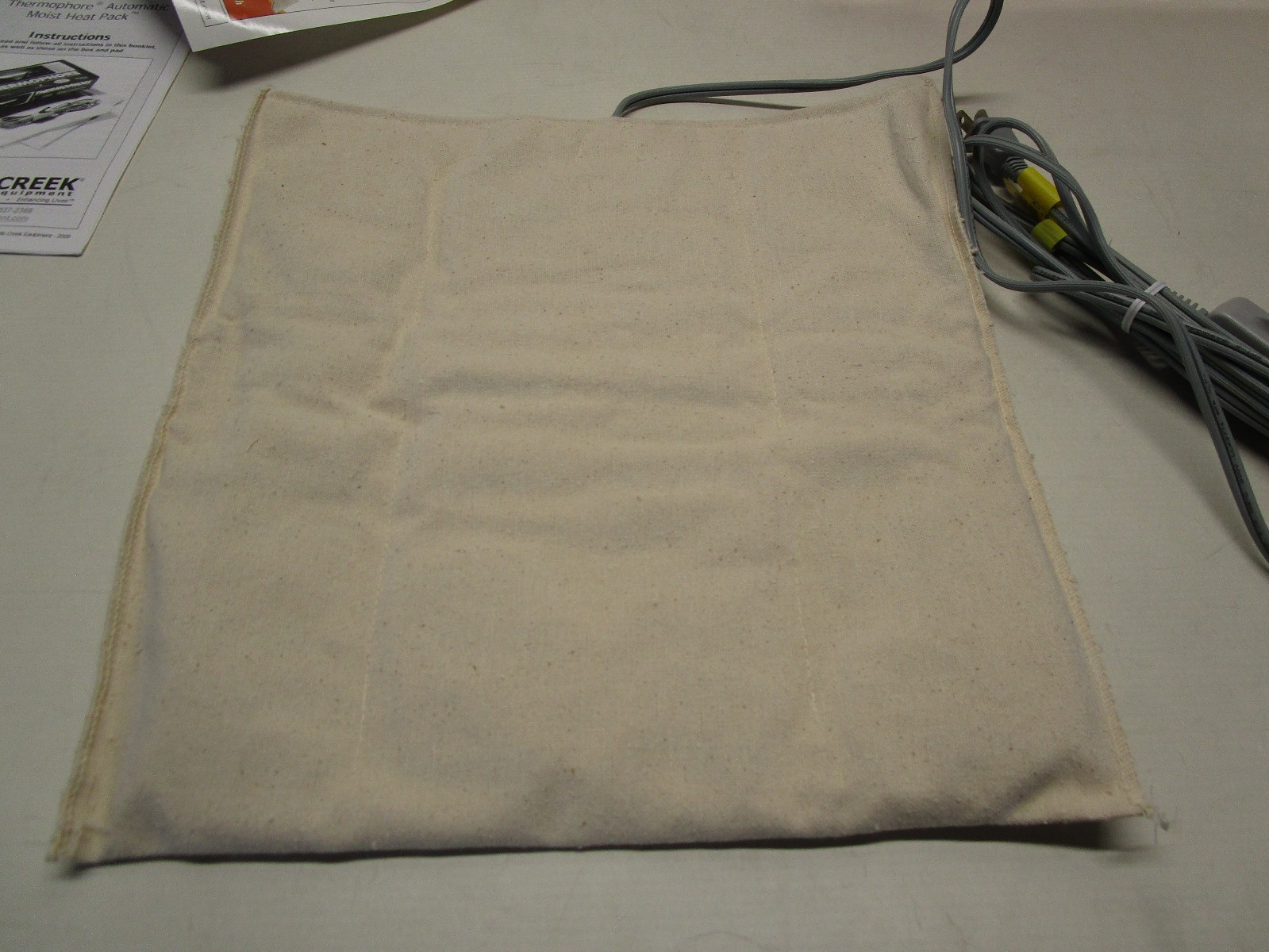 NEW ~ THERMOPHORE Moist Heating Heat Pack Pad Electric 056 Medium 14 x 14 Beige