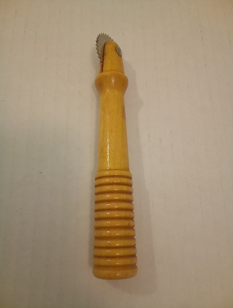 Pattern Tracing Wheel Wooden Handle Sewing Tool 4-7/8" Long