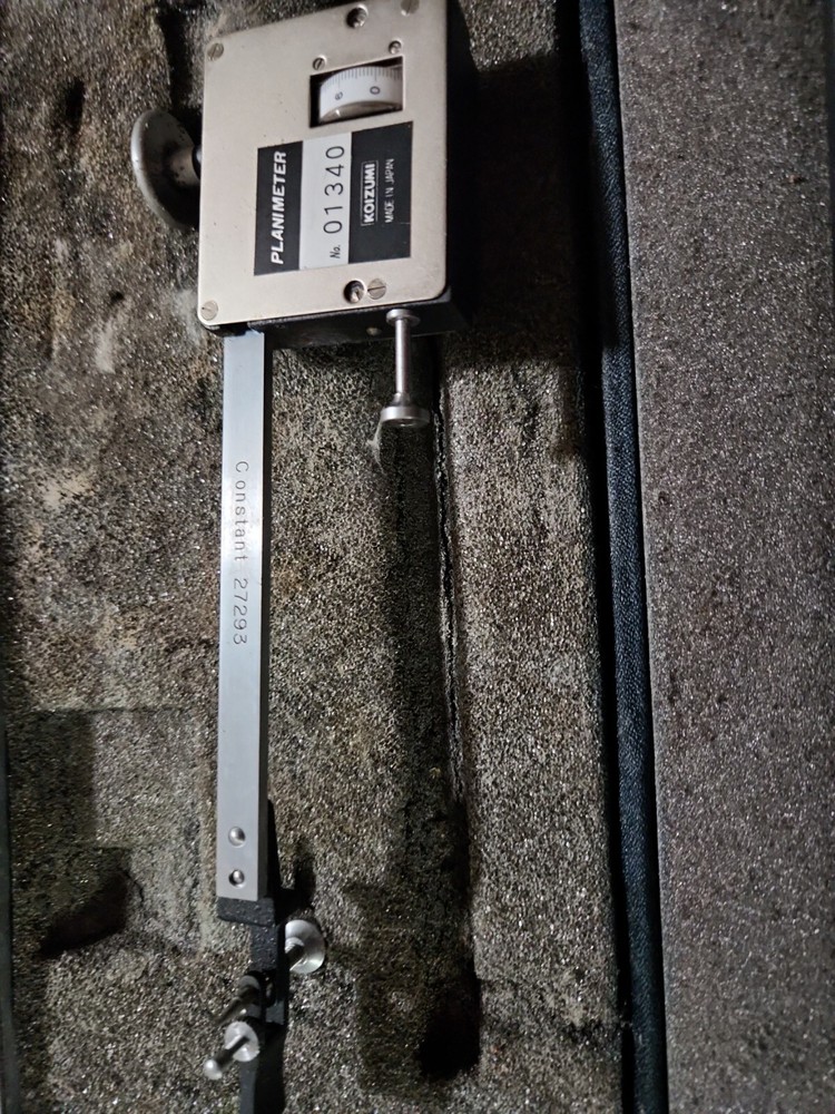 Koizumi planimeter with optical tracer zero setting polar compensation