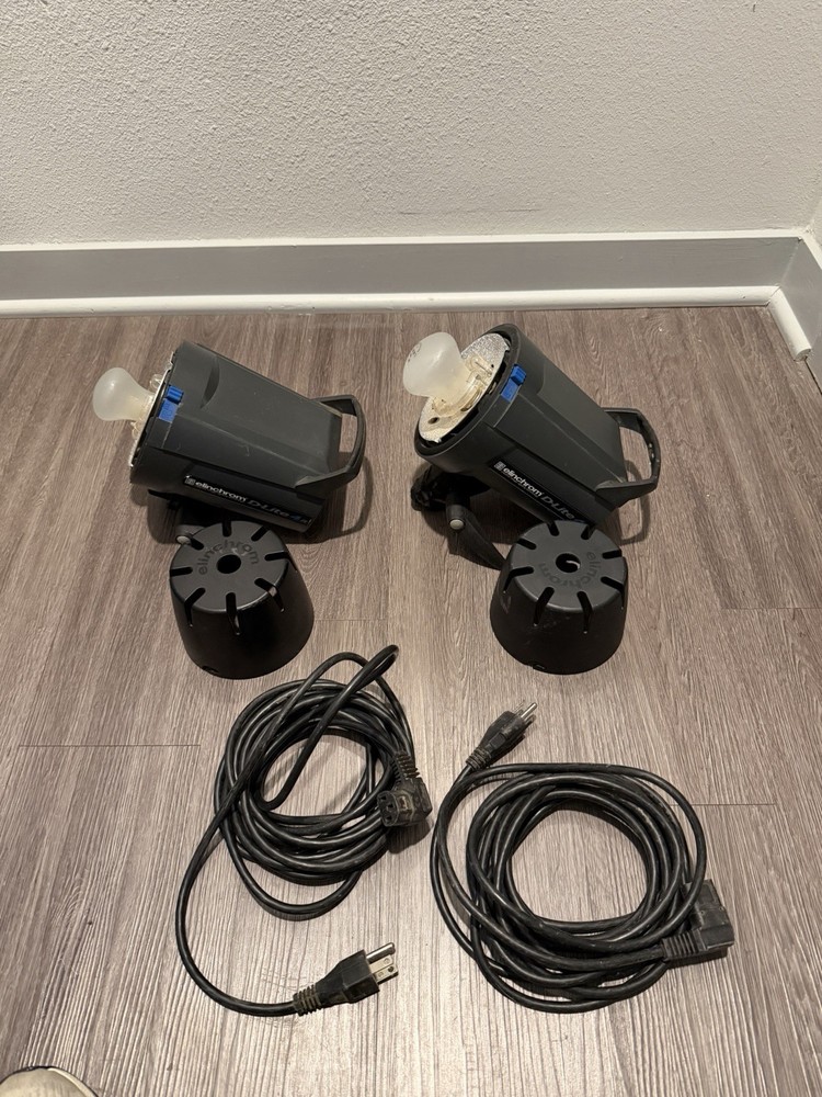 TESTED - Elinchrom D-Lite 4 it Bundle - 2 Light Units