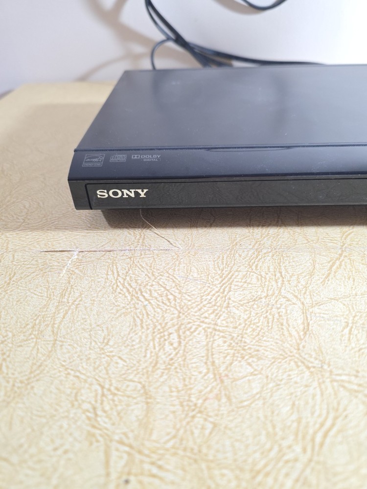 Sony DVP-SR210P DVD/CD Player NO REMOTE