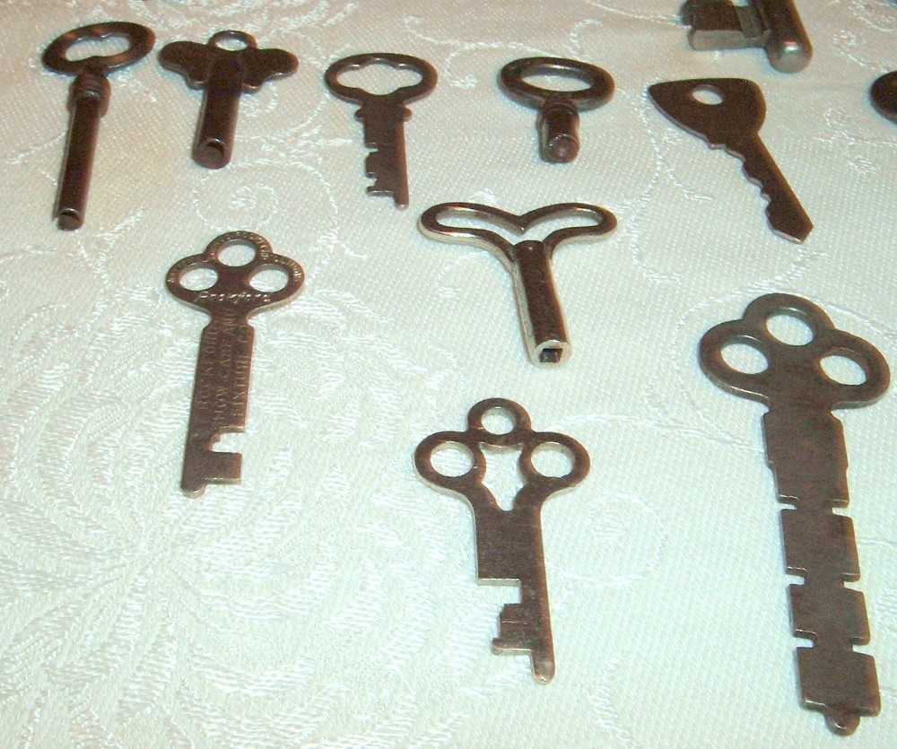 Antique Vtg 25 Skeleton Keys Open Solid Barrel Cabinet Flat Misc Makers
