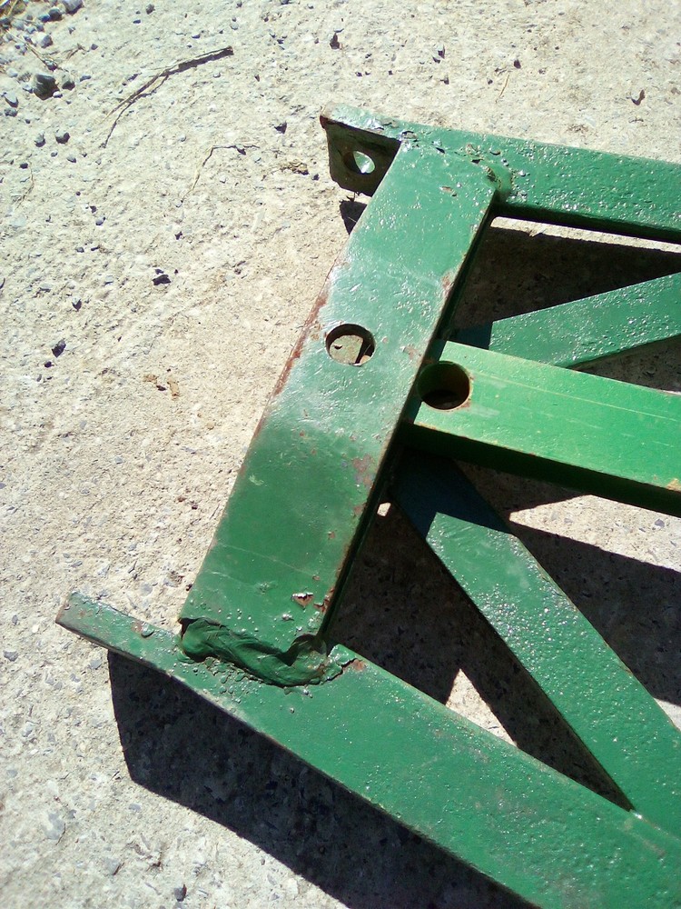 Oliver 550 Tractor Hitch