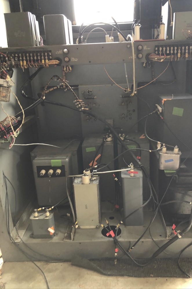 Collins 20V & 20V-2 AM BROADCAST TRANSMITTERS