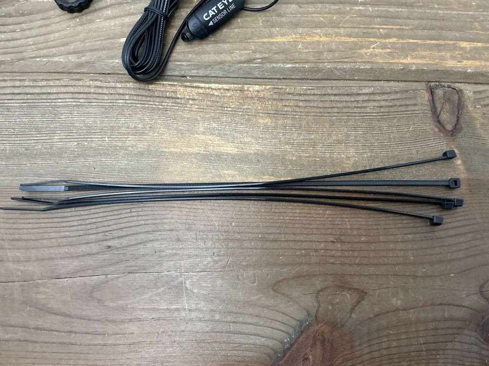 CatEye Strada Cadence CC-RD200 Wired Cycling Computer Cat Eye