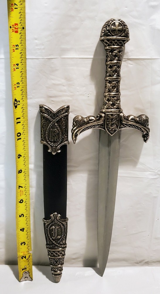Ornate designed Dagger & Sheath!