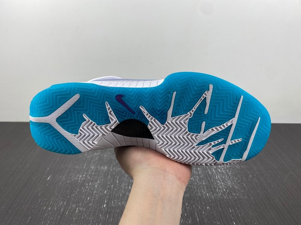 AV6339-100 Kobe 4 Protro Draft Day 2019. DS