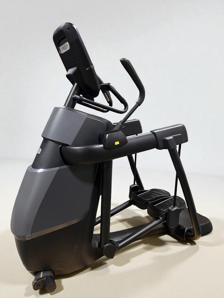 Precor AMT 885 with Open Stride w/ P82 Console - Cleaned & Serviced