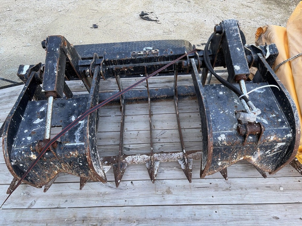 Bobcat 89” Hydraulic Grappler Attachment
