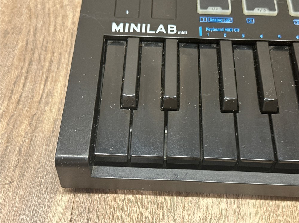 Arturia Minilab MKII Universal MIDI Controller Deep Black NO Power Supply