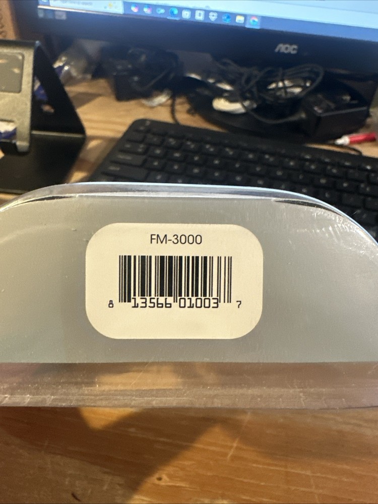 iWorld wireless FM transmitter #FM-3000 iPad, iPhone, MP3 compatible NEW IN BOX