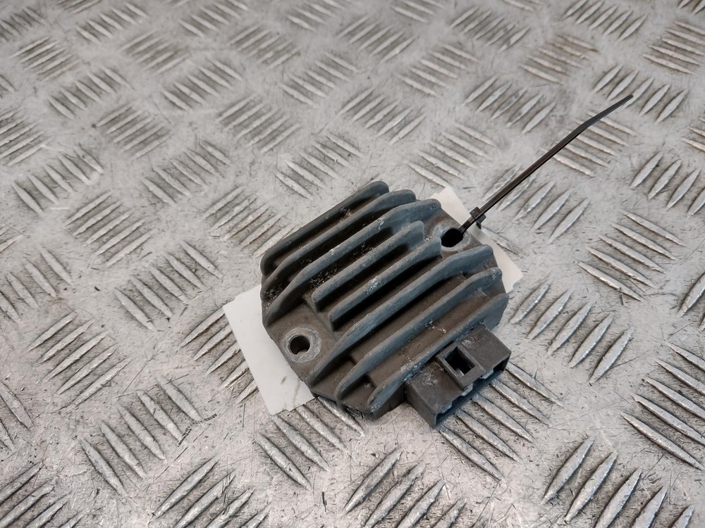 2011 YAMAHA YP 125  RECTIFIER REGULATOR