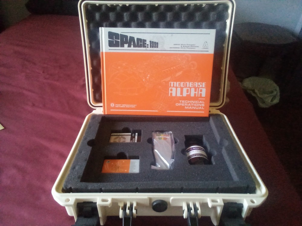SPACE 1999 MANUAL WITH CARRYING CASE