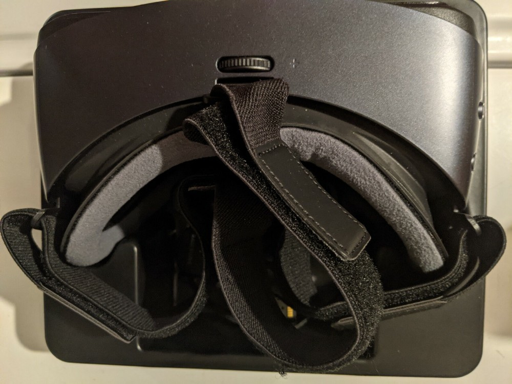 Samsung Gear VR Powered By Oculus Virtual Headset W/ Controller (SM-R324) - Used