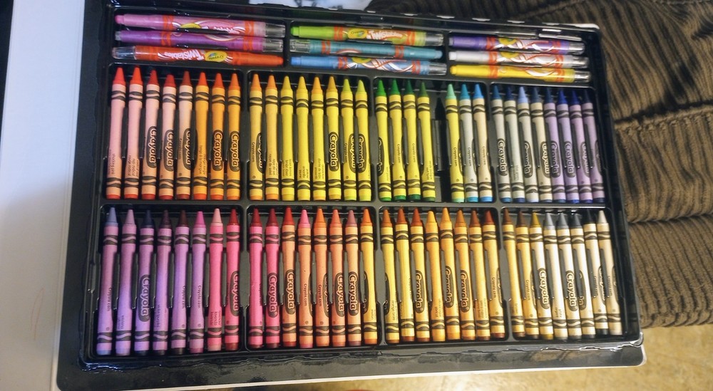 Crayola Disney Finding Dory Creativity Kit