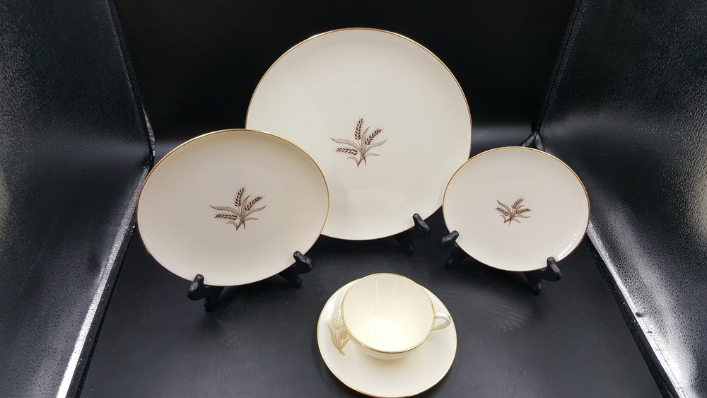 Lenox  WHEAT 5 Piece Place Setting (s)
