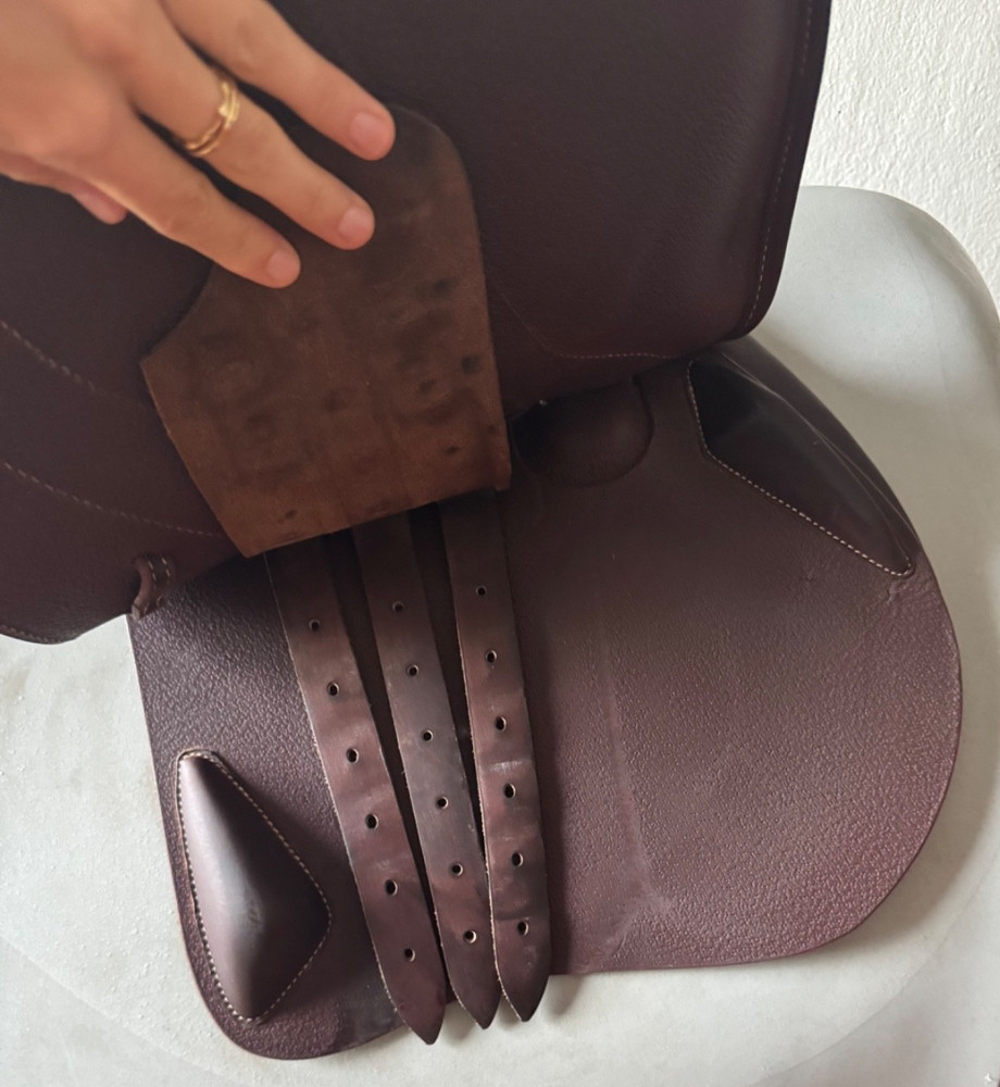 17" Devoucoux Biarritz O Saddle - 2AA - 2022 - Full Buffalo - Mint!