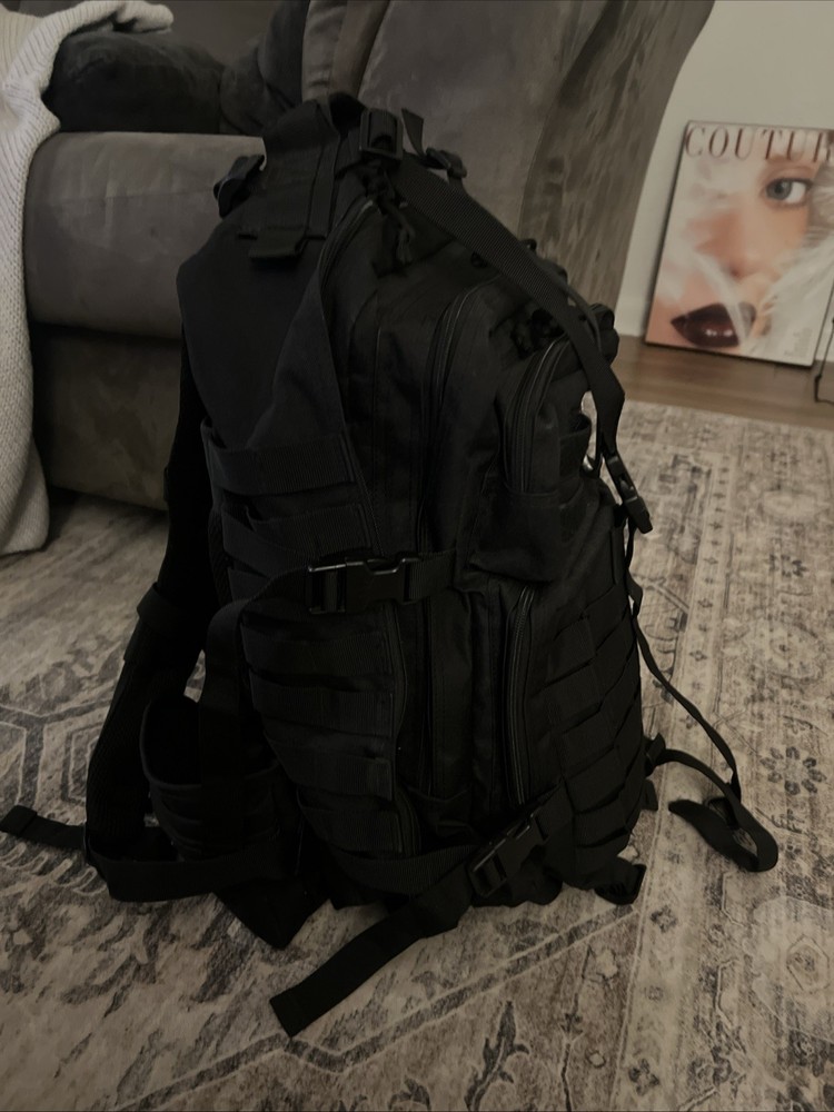 BLACK TACTICAL BUG OUT BAG