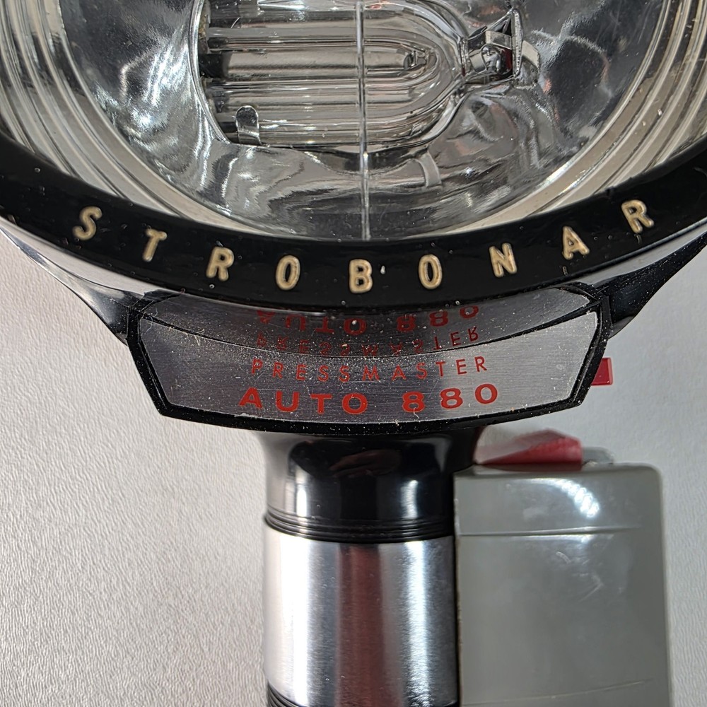 Honeywell flash Auto/Strobonar 880 W/Case Missing Power Cord Untested