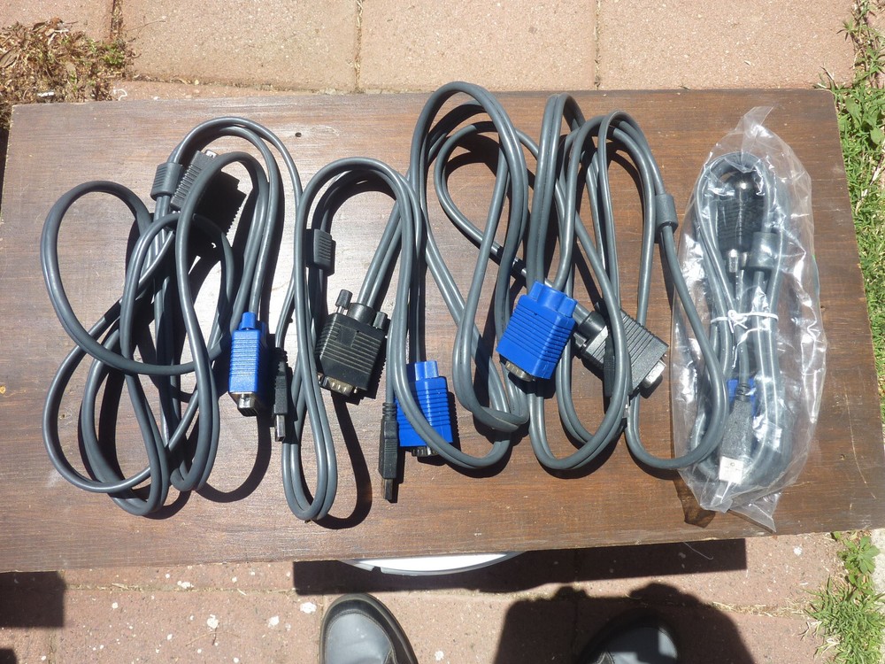 4 Port KVM switch with cables