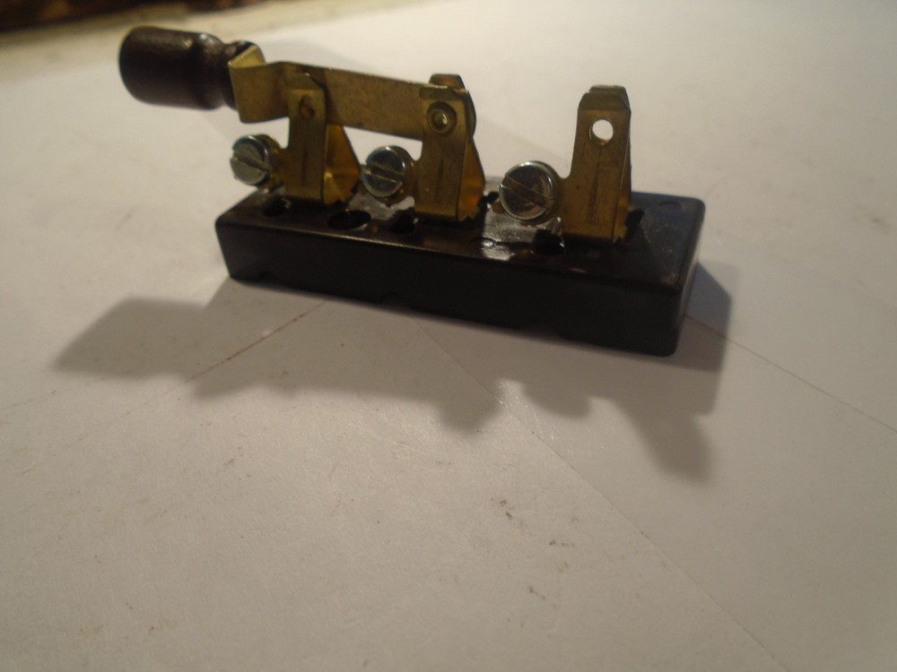 SINGLE POSITION KNIFE SINGLE POLE LOW VOLTAGE SWITCH 5-214-2-5