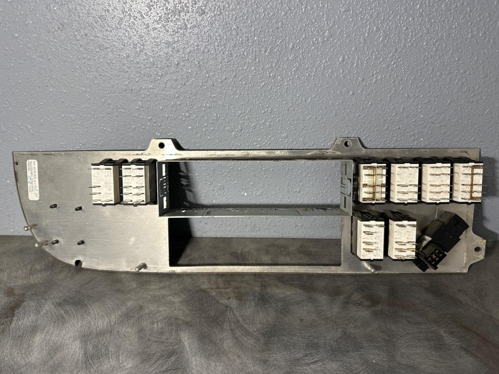 2006-2015 Peterbilt 386 SWITCH Dash Panel - Used | P/N S646016600