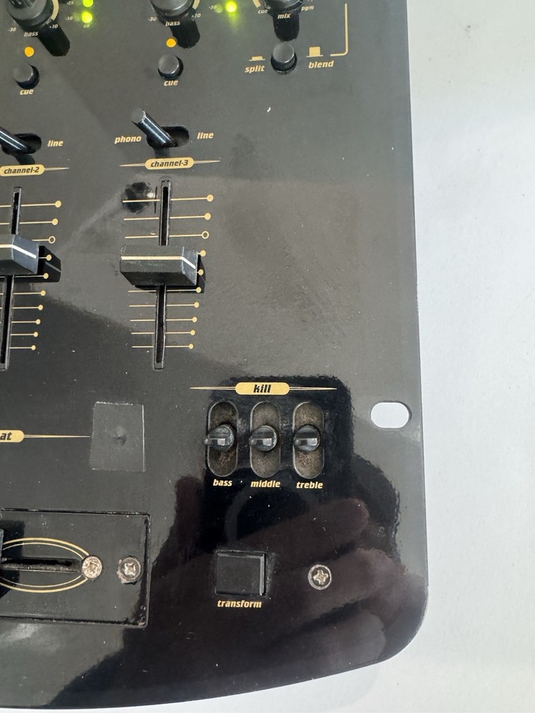 Numark DM3002X Professional DJ Mixer Working