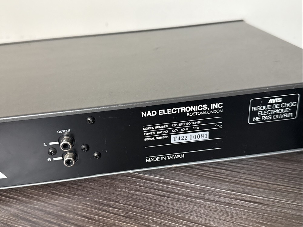 NAD Electronics 4220 Stereo AM/FM Digital Tuner