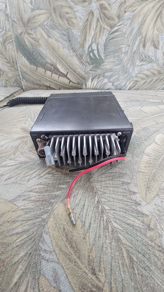 ICOM ic-M57 VHF Marine Transeiver (3)