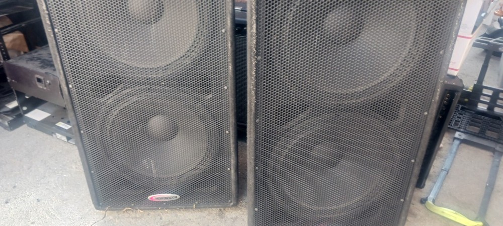 Harbinger HX152 TOWER SPEAKERS ROLLING WHEELS
