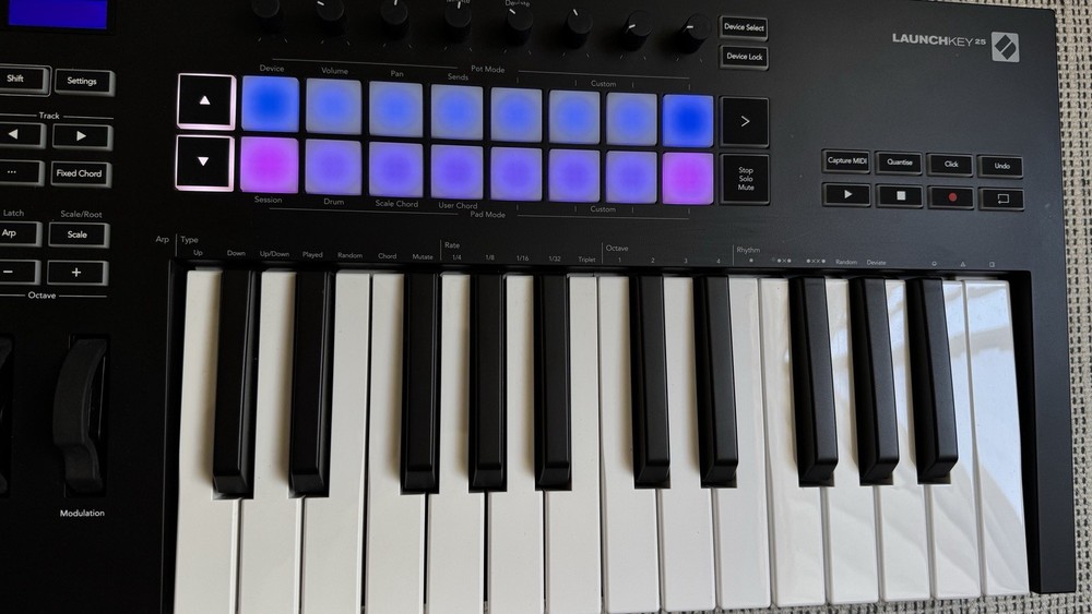 Novation Launchkey 25 MK3 MIDI Keyboard